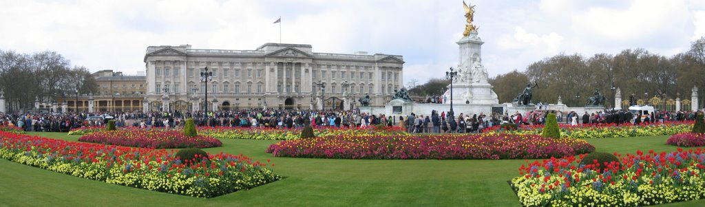 Buckingham Palace & St. James Park by horst-ewald