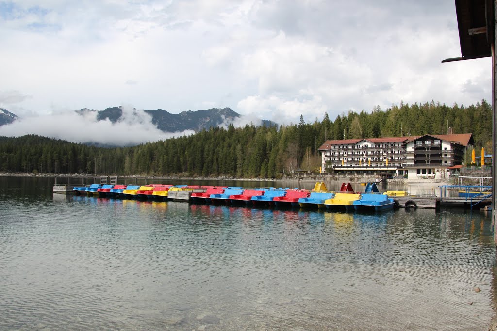 Trettbottverleih am Eibsee by Dirk Klaassen