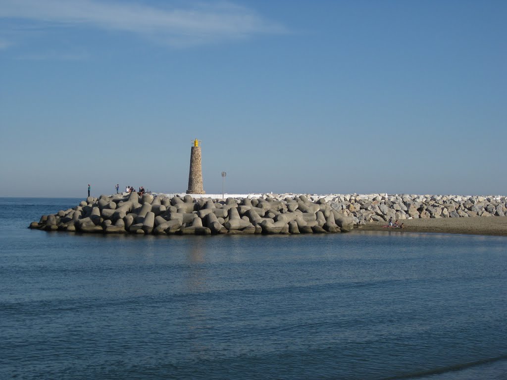 Faro en Puerto Banús. Mayo de 2013 by viajeroandaluz