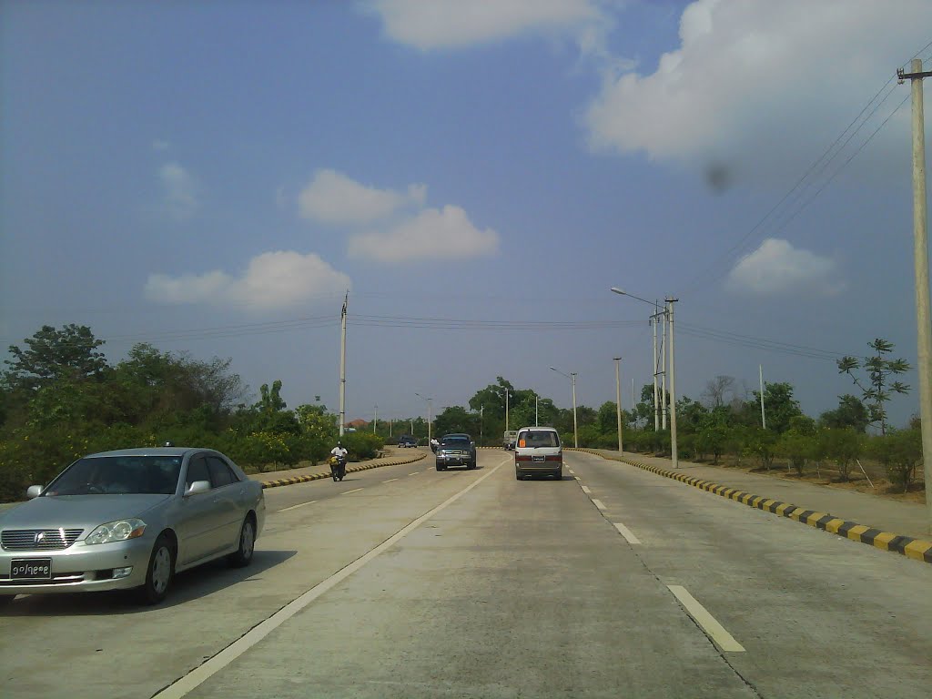 Naypyidaw Road by Medhasith