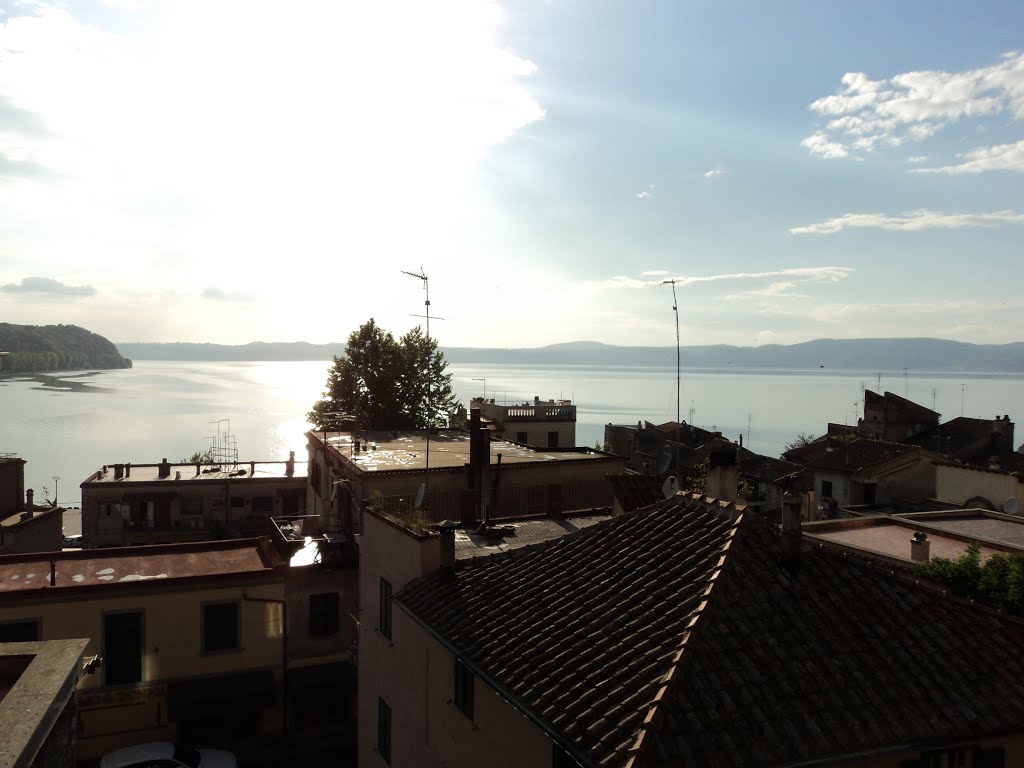 Lago di Bracciano visto da Anguillara Sabazia by Geo S