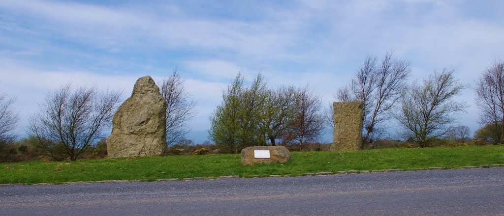 F.50 Maupertus-sur-Mer. Menhir la Grande-Pierre, du clos-de-la-Pierre. by olier62. Olivier Malsy.