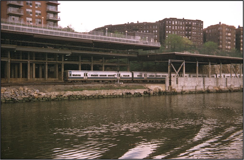 METRO NORTH by FREDERSDORF