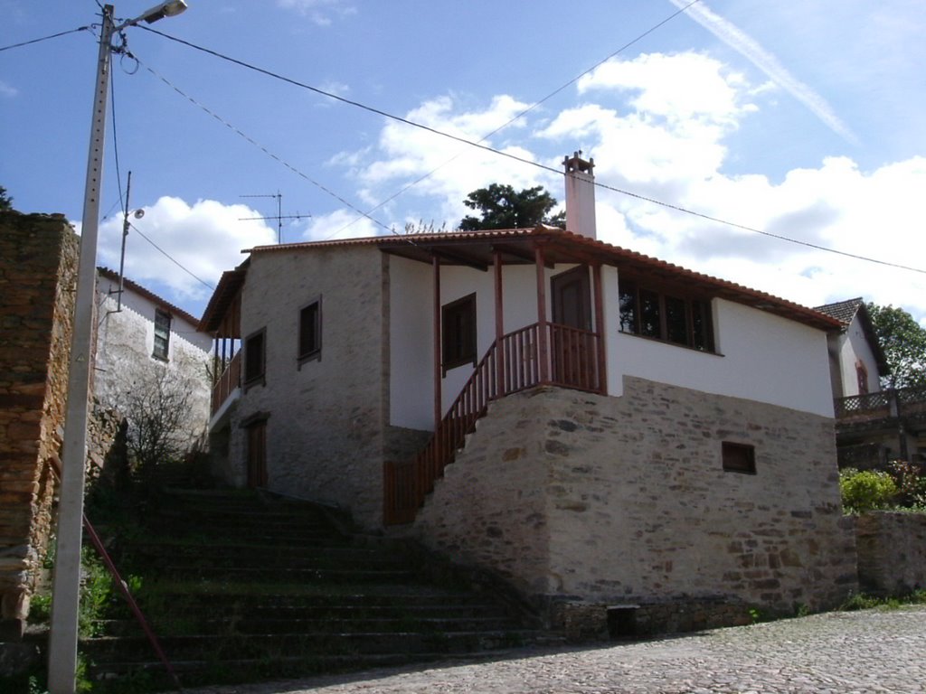 MARMELOS - Marmelos - CASA TÍPICA RESTAURADA by LUÍS A. D. LIBERAL