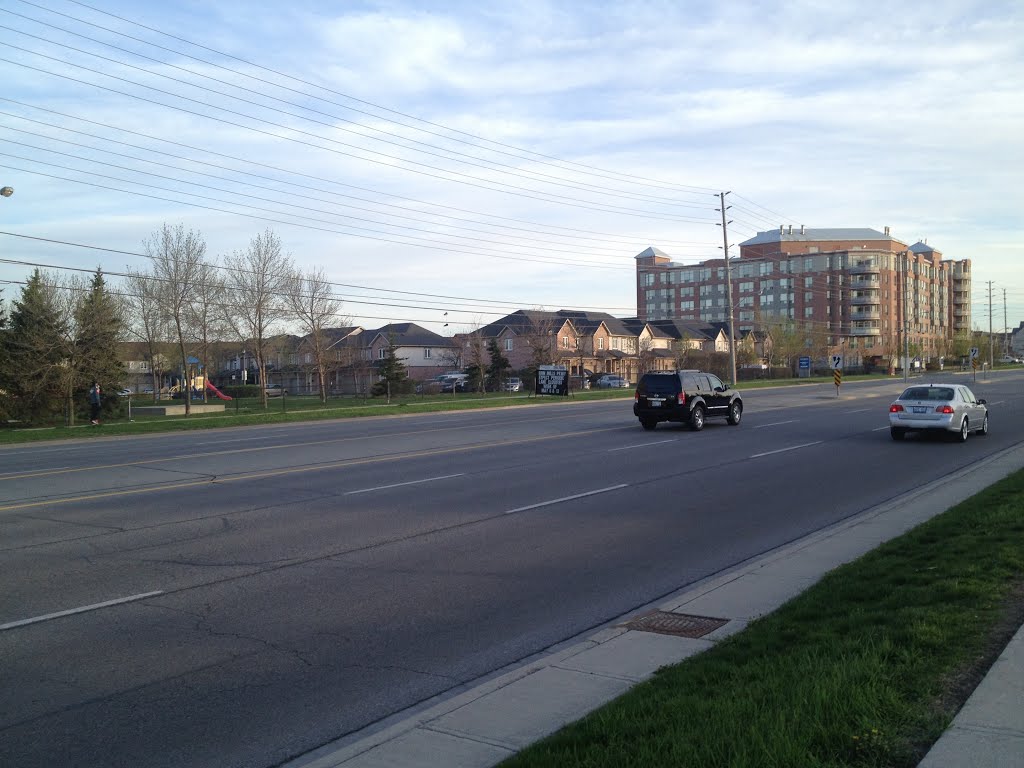 Eglinton Avenue West, near Erin Mills Town Centre. by F.Jardim