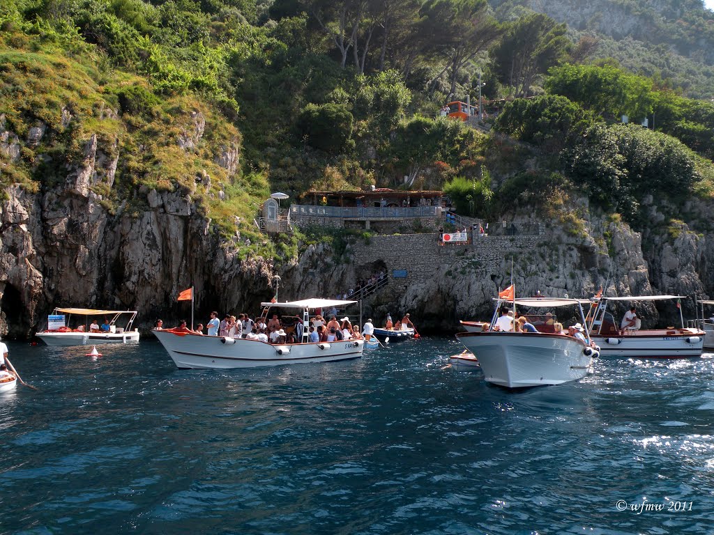 Capri, entrance blue cave by © wfmw