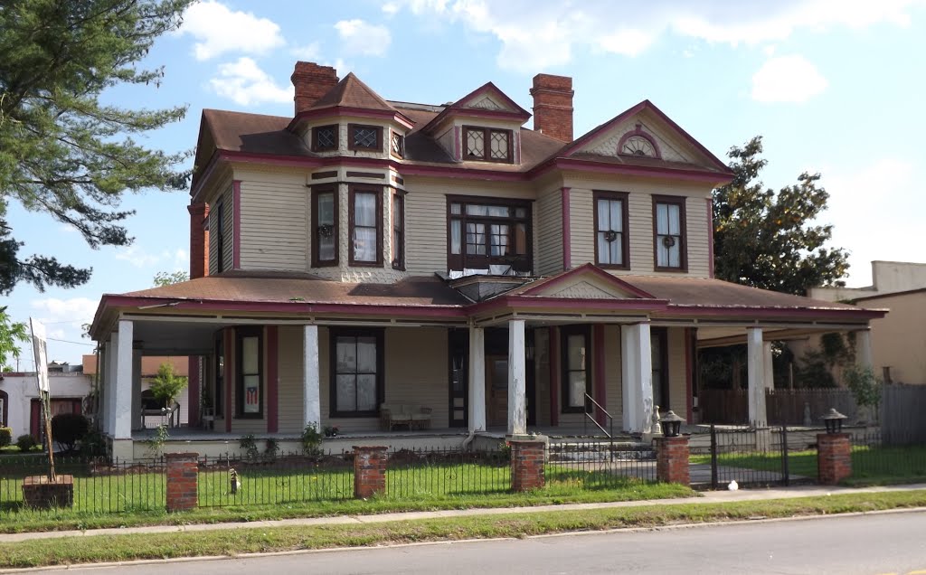 Historic District Downtown---st by SteveTysinger