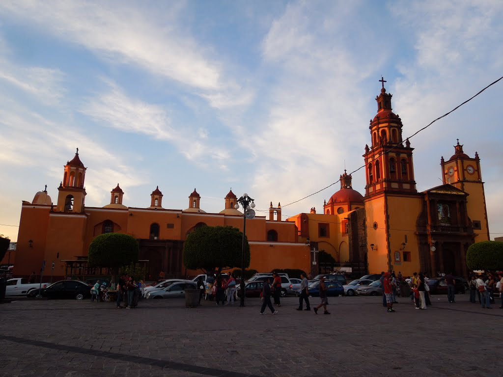 La tarde by Arturo Cárdenas L.