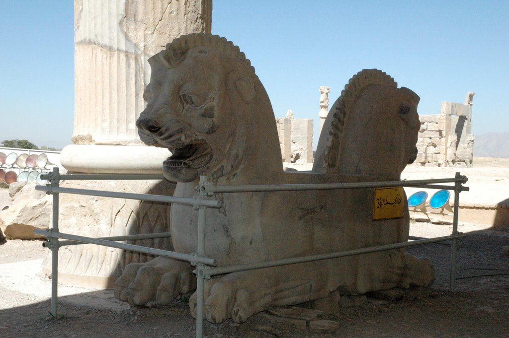 Two heads lions, Persepolis, Iran by Nicola e Pina Iran 2…