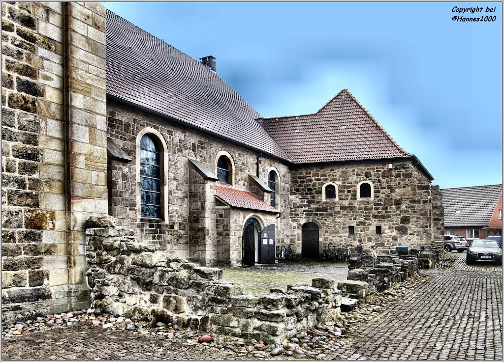 H©)•05•2013 / Matthäuskirche in Wulfen / Seitenansicht by Hannes Th.