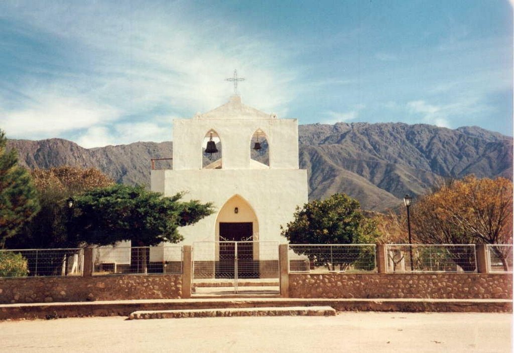 Iglesia Chuquis by Ariel Ortiz