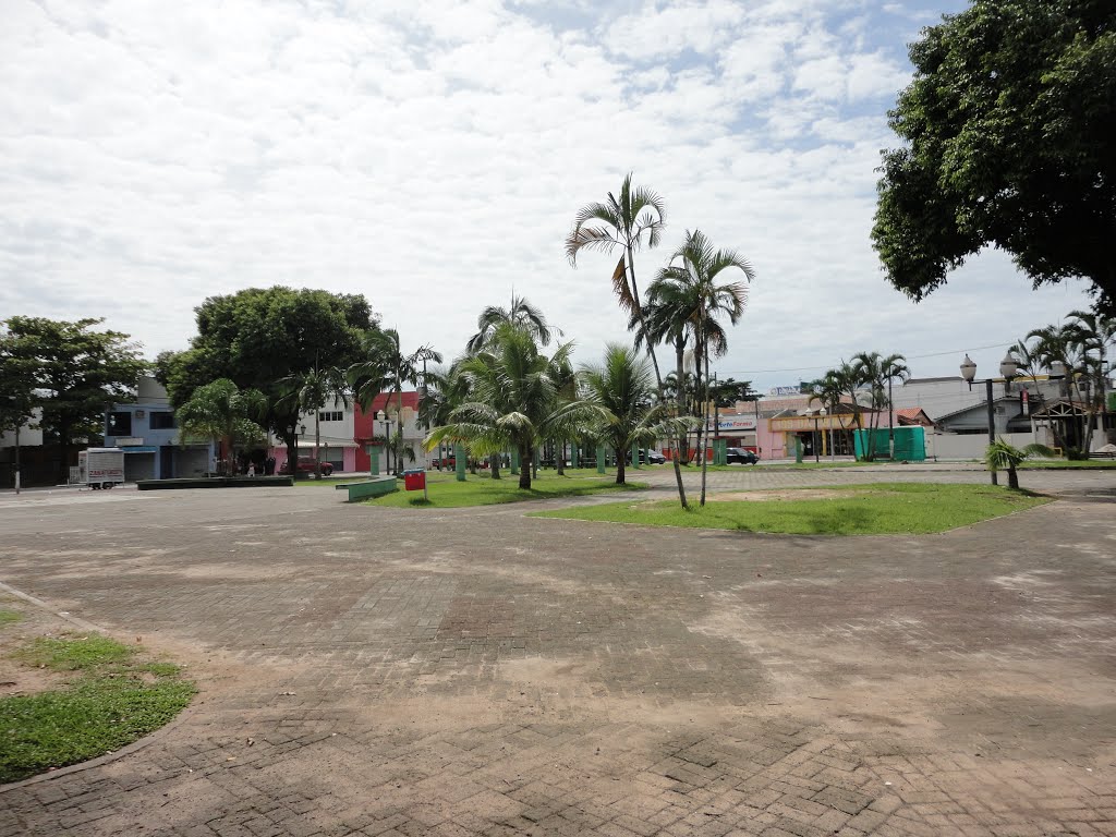 Praça Hidebrando de Araújo, Matinhos-PR by Ionildo Sanches