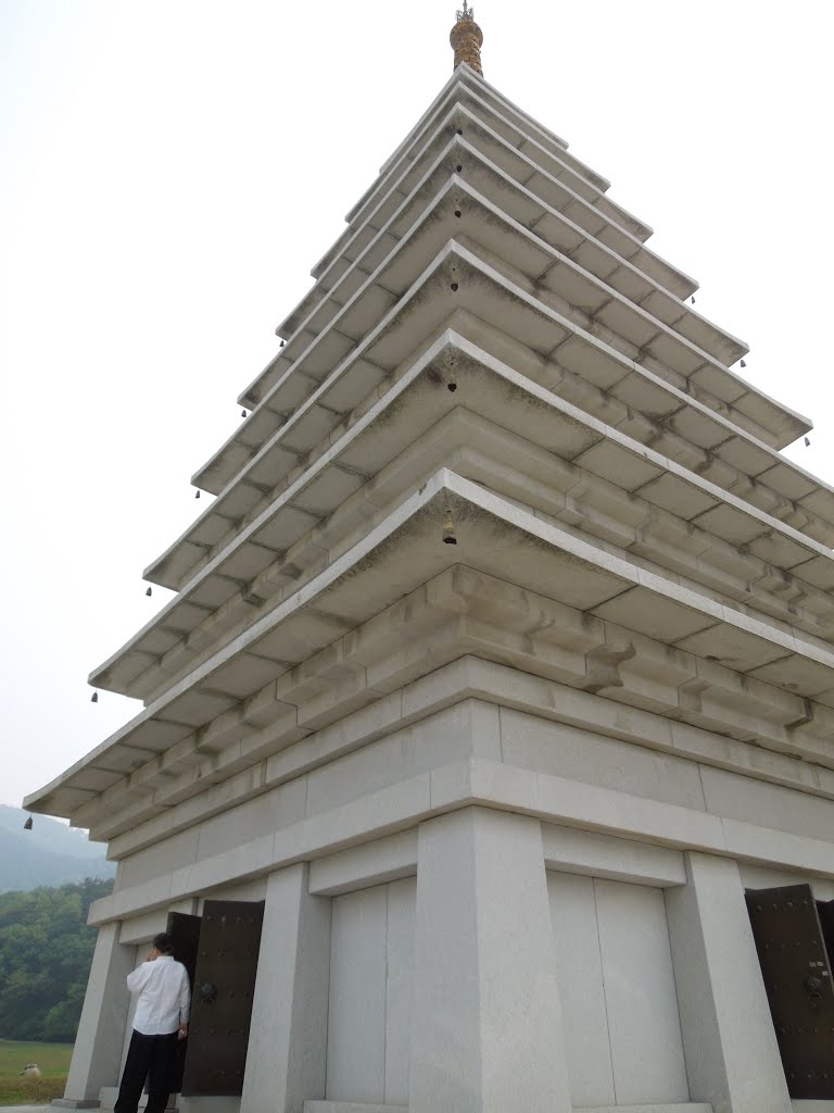 Mireuk Temple Site 미륵사지 彌勒寺址 by plumgarden