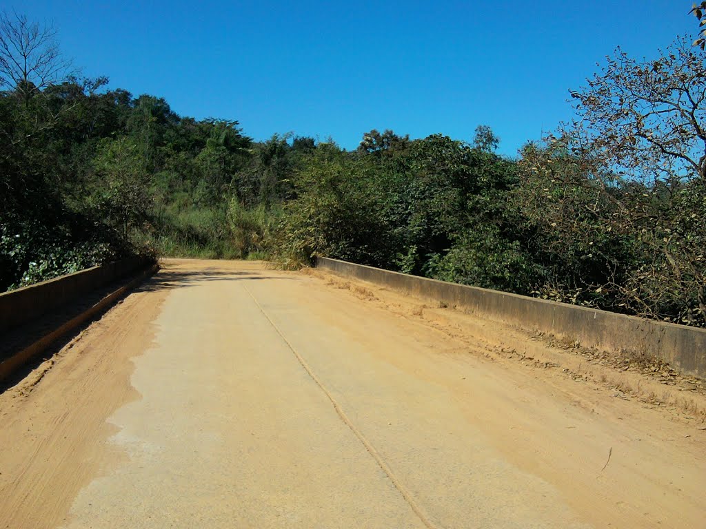 Ponte sobre o Rio Betim by Emerson Silva