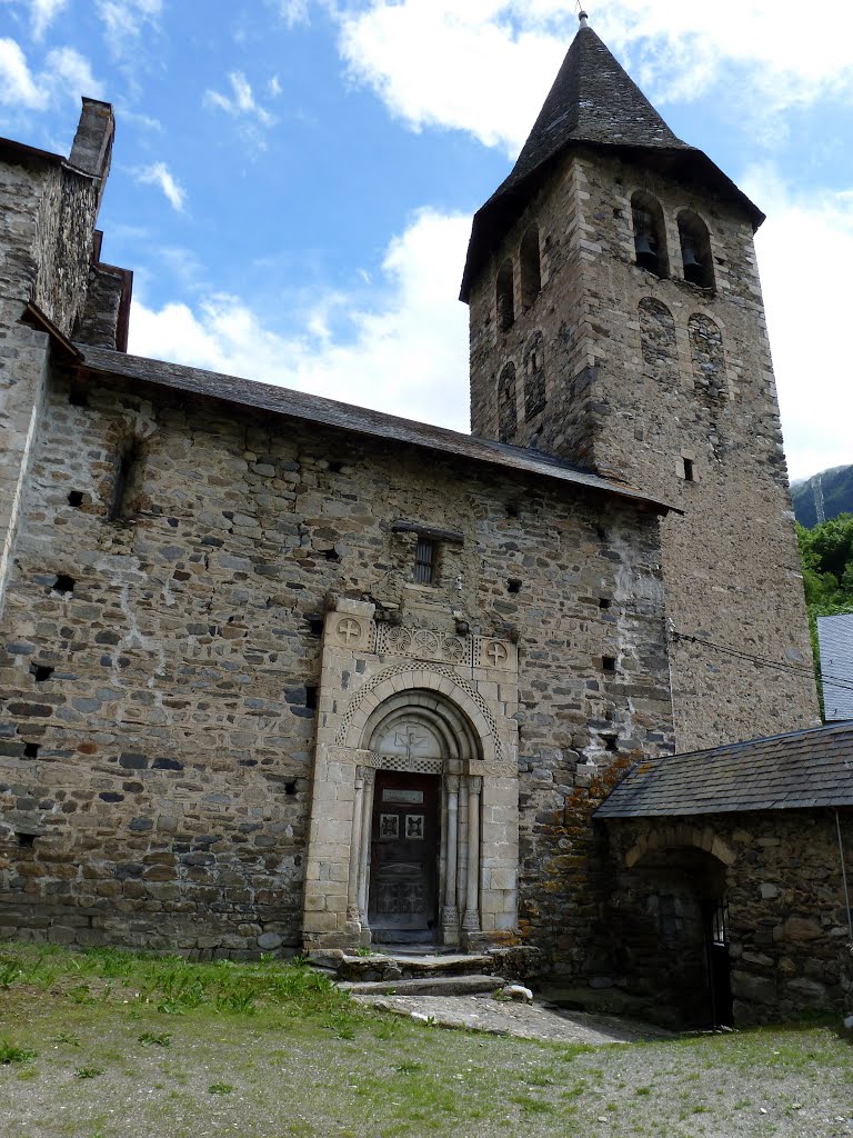 Façana principal de Sant Pèir d'Escunhau by Pedraferit Barchinon…