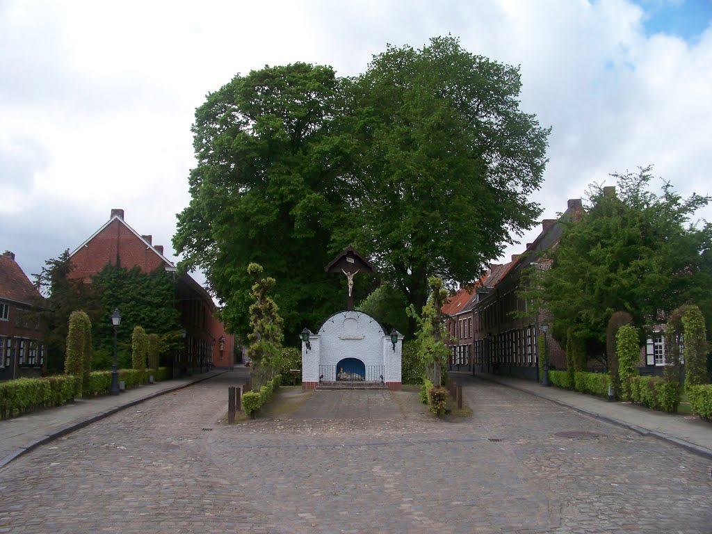 Begijnenhof Turnhout, absolute stilte by Ted Potters