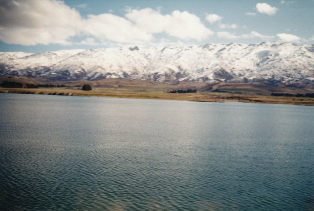 Lake Dunstan; 28-Aug-1993 by me&mymac