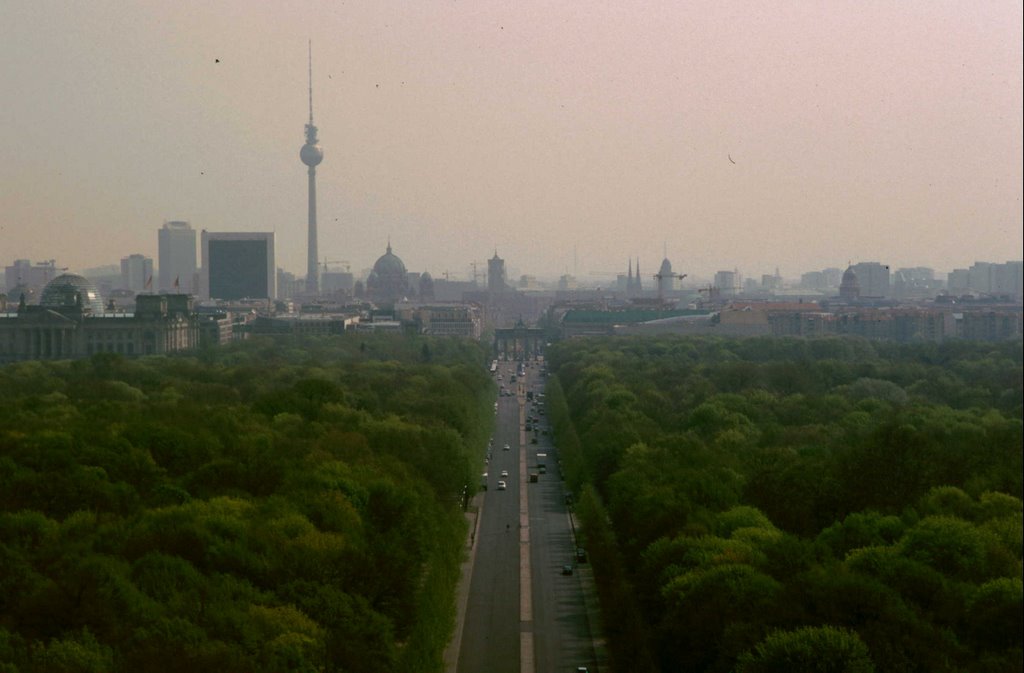 Straße des 17.Juni, Berlin by donsimon2