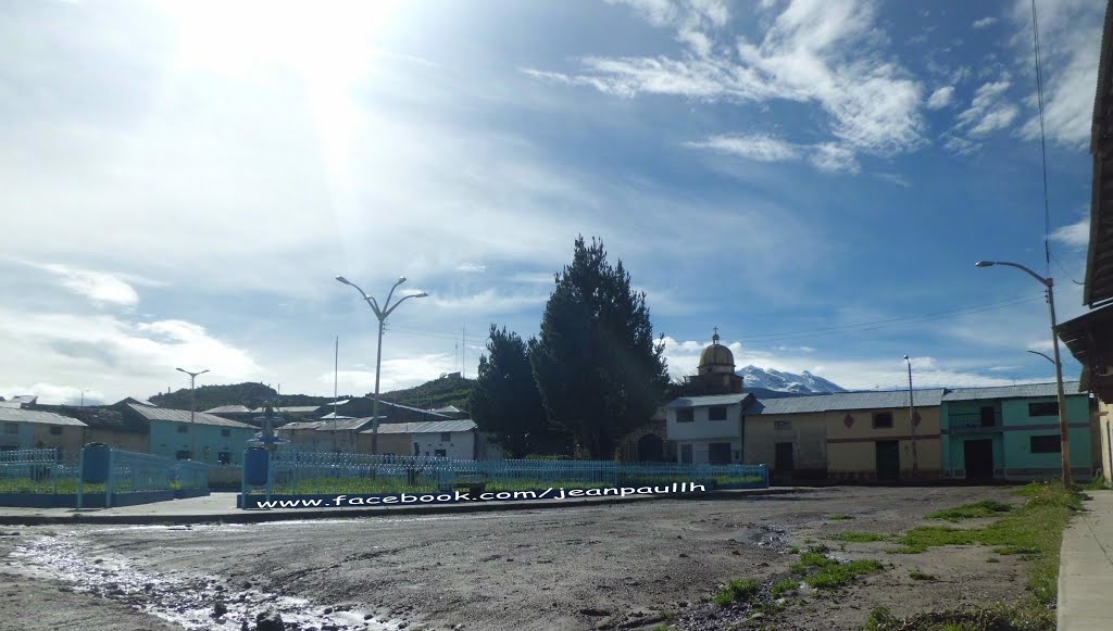 EN LA PLAZA PRINCIPAL DE INCUYO-PARINACOCHAS-AYACUCHO-PERU 03/2013 by jean paul ht