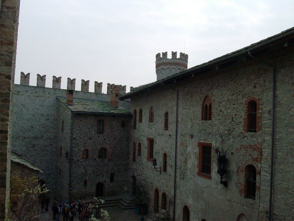 Il castello di Montalto Dora by Mononeuro