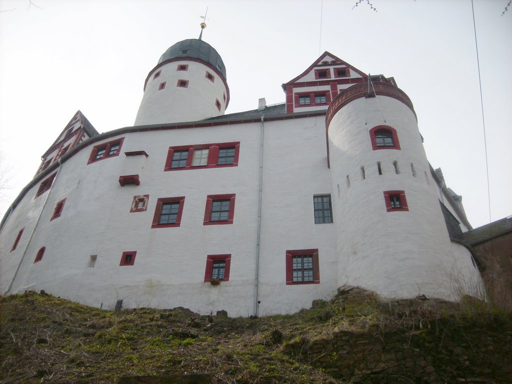 Die Schildmauer mit dem Bergfried der Rochsburg by mariogenexgode