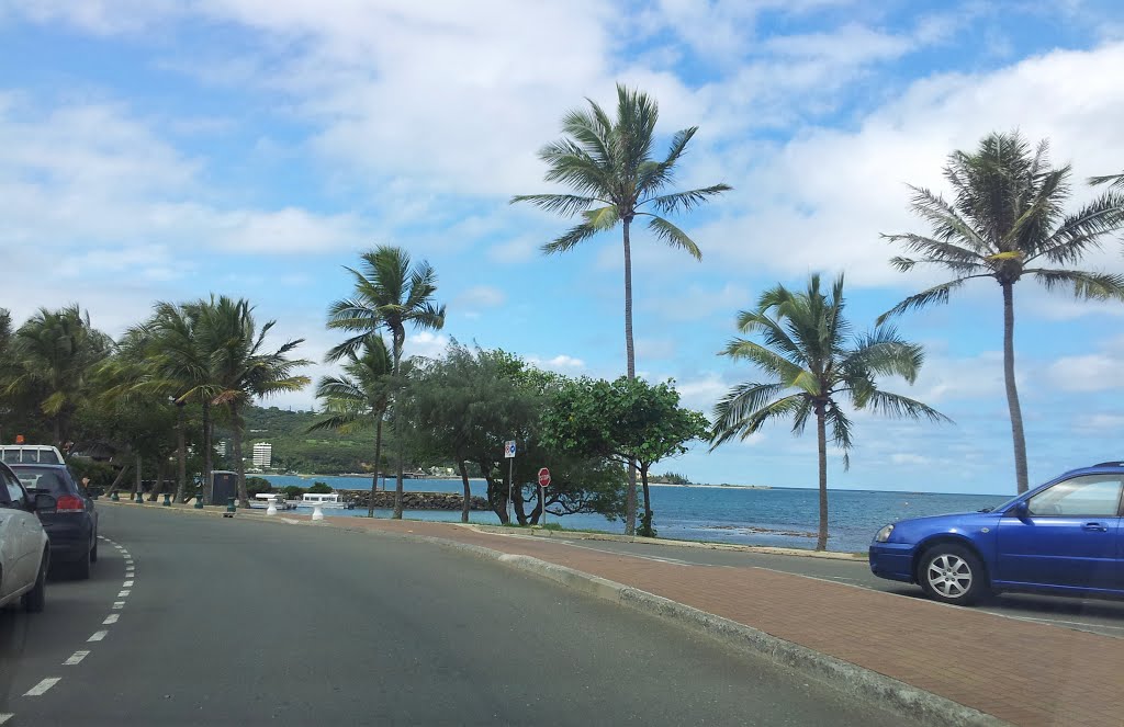 Dans les rues de Nouméa by Marcel-Luc CLAUDE