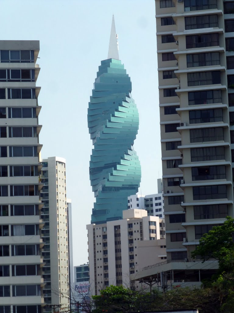 Revolution Tower, Ciudad de Panamá by helicongus