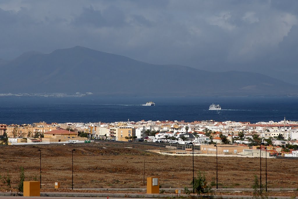 Lanzarote des de Corralejo by joem13