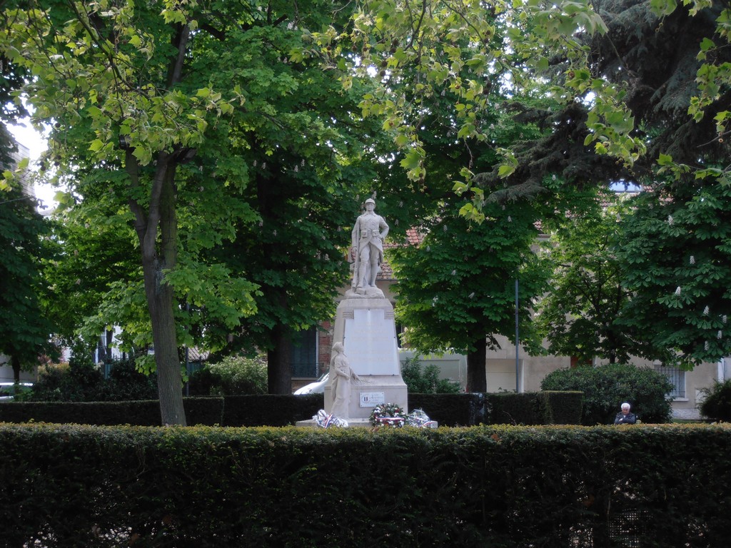 Monument aux morts by JP.GUYOMARD