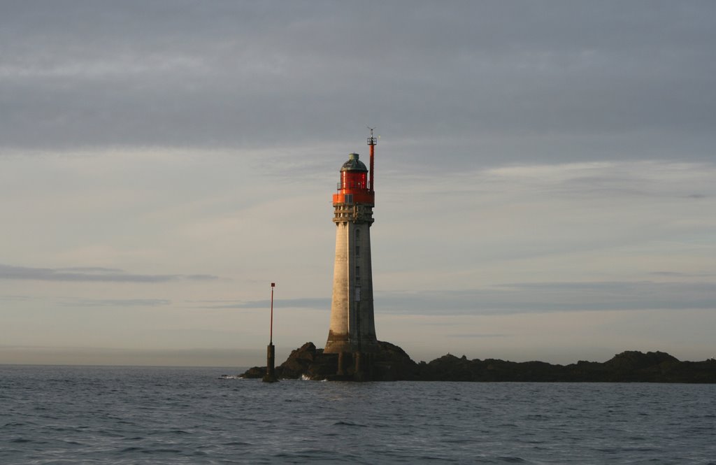 Le Phare du Grand-Jardin by f.  madic