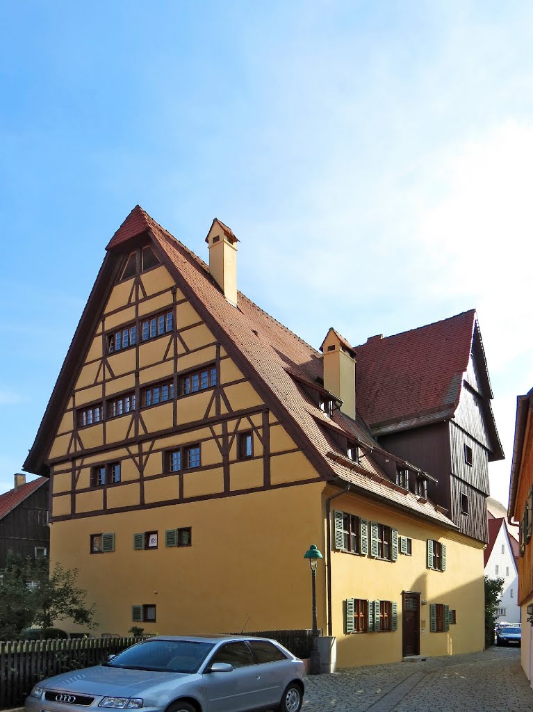 Nördlingen - ehem. Gerberhaus (um 1570 erb.) by Rudolf Henkel