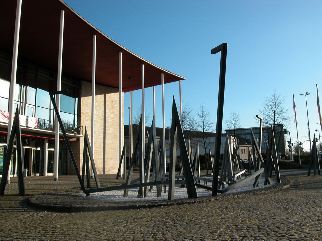 "Panzersperre" vor der Stadthalle by Ruesterstaude