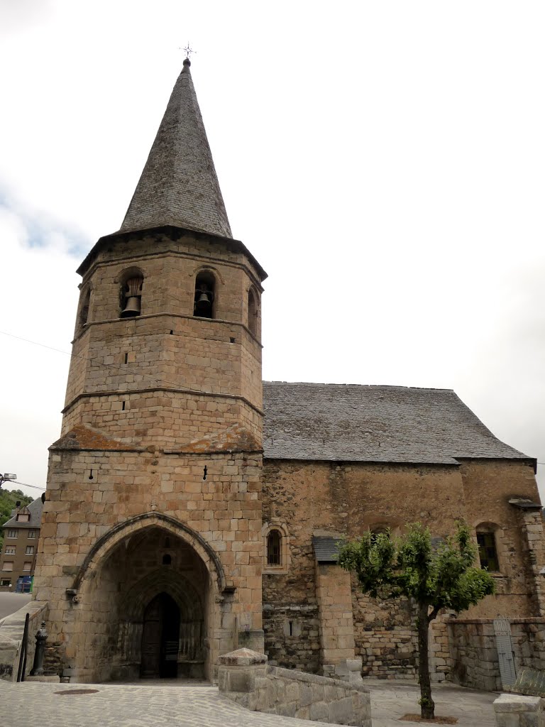 Façana de migdia de Sant Martí de Tours, Gausac. by Pedraferit Barchinon…