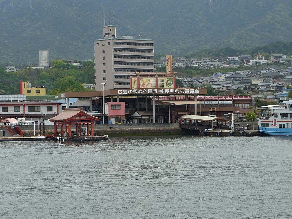 Miyajima ferry , 宮島フェリー by z tanuki