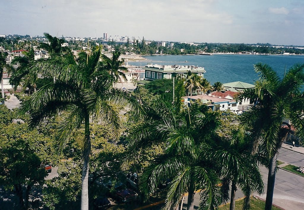 Vista de Cienfuegos en Cuba by María Fernando