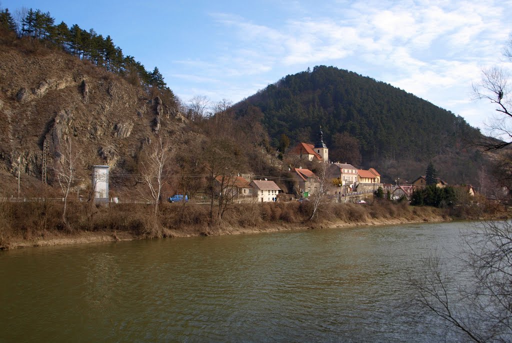 Budňany s kostelem sv. Palmacia by Pavel Kacl