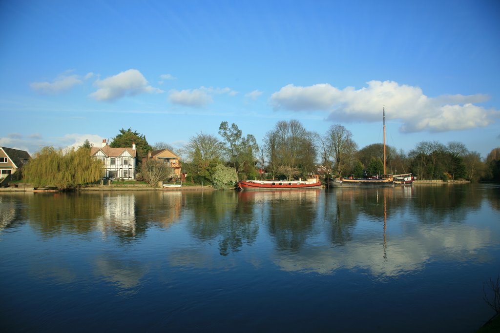 Old Windsor Riverside - Just Like An Oil Painting by Faintlightofdawn