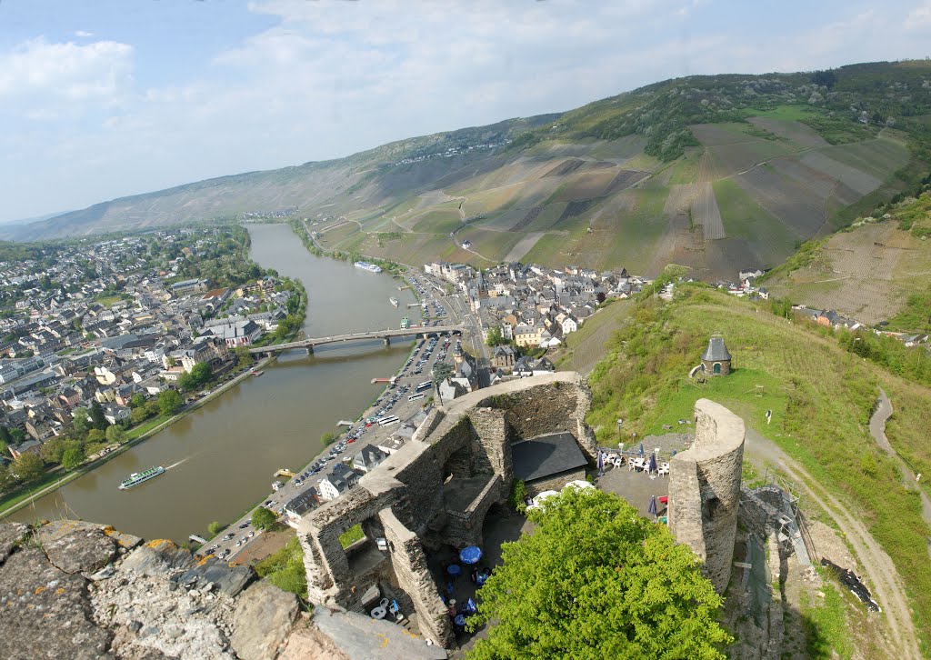 Burgruine Landshut Bernkastel-Kues, Deutschland by Piter Wilde