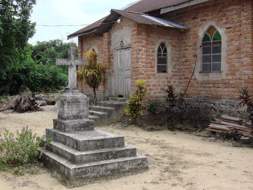 Christ Army Church of Nigeria - Bonny Island 20130511-03 by Delondiny Alias