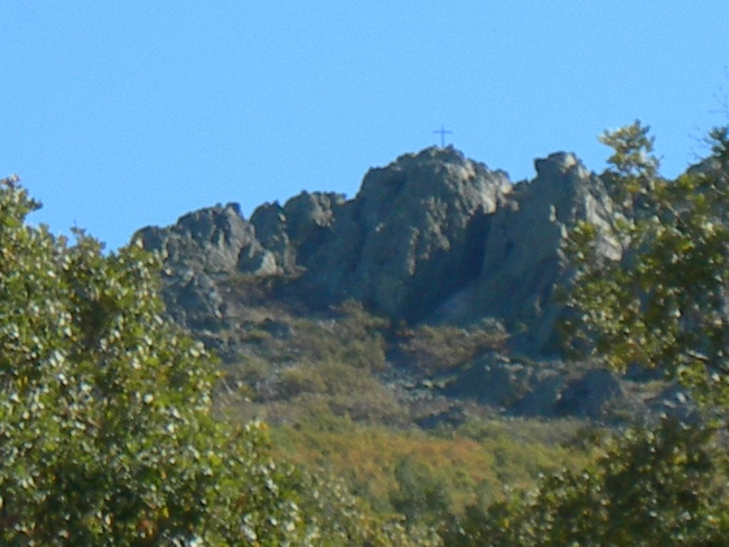 Cruz de la Fuente de las Tres Gotas by Joaking