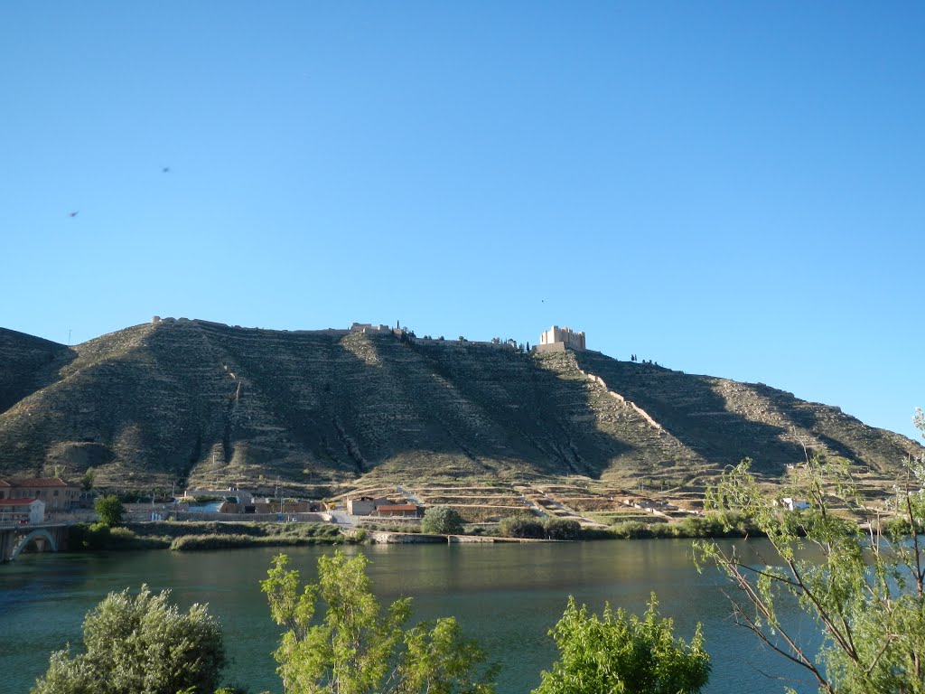 Embalse de Ribarroja, et Crête de Coronado (244m) by katricoin