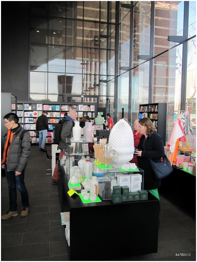 Stedelijk Museum - Amsterdam - Nederland by Bocaj Nesnaj