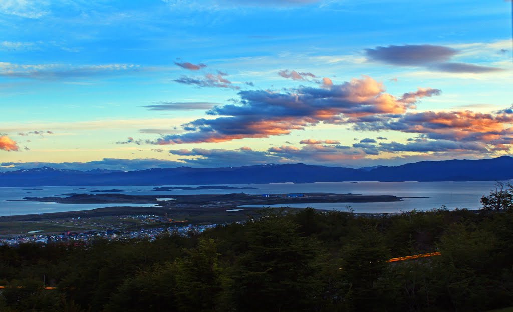 Anochecer Ushuaia, Luis Fernando Martial, Ushuaia, Tierra del Fuego, Argentina by Christian Erb