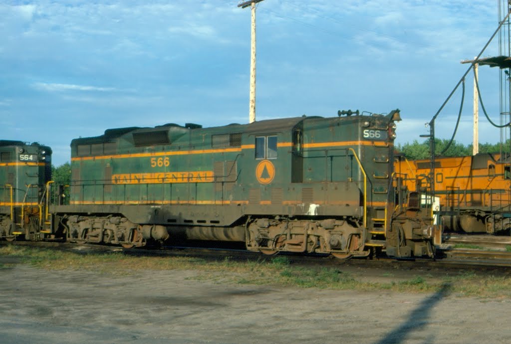 Maine Central Railroad EMD GP7 No. 566 at Rigby Yard, South Portland, ME by Scotch Canadian