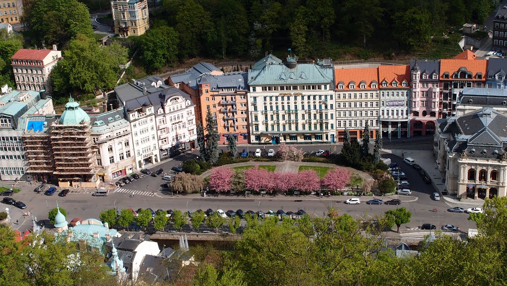 KARLOVY VARY DIVADELNÍ NÁMĚSTÍ by NAVI ABDAVSEN