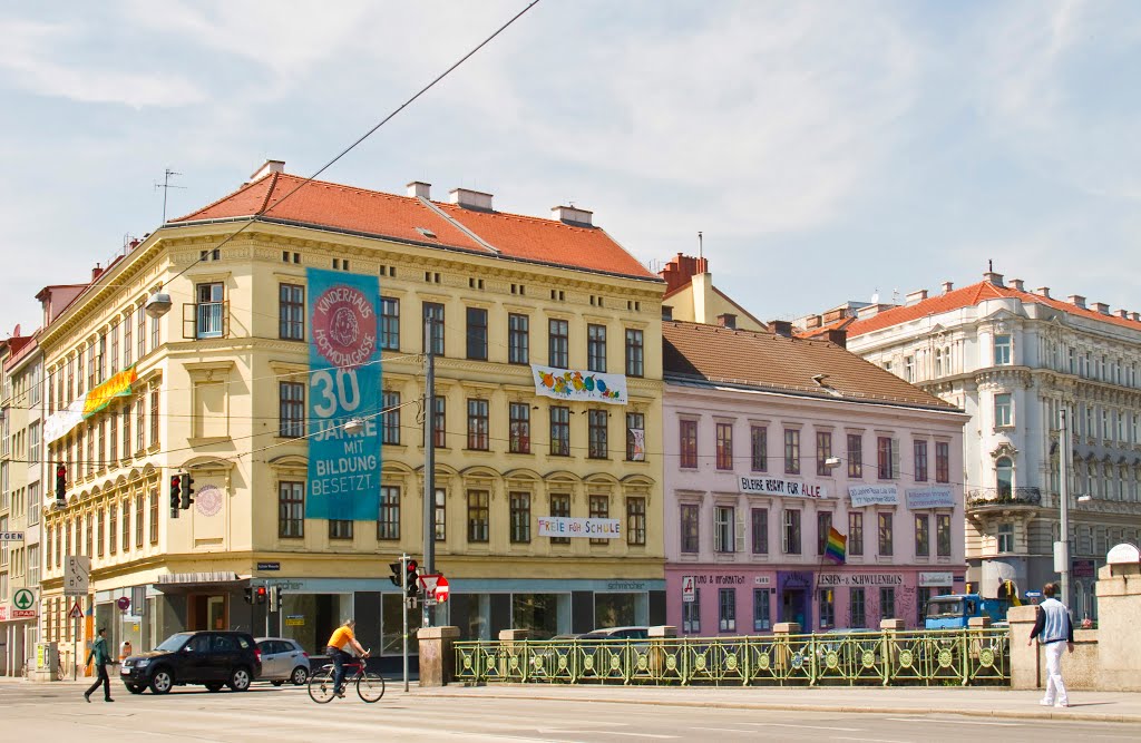 Pilgrambrücke, Rosa lila Villa, Wien by gerhard weiss