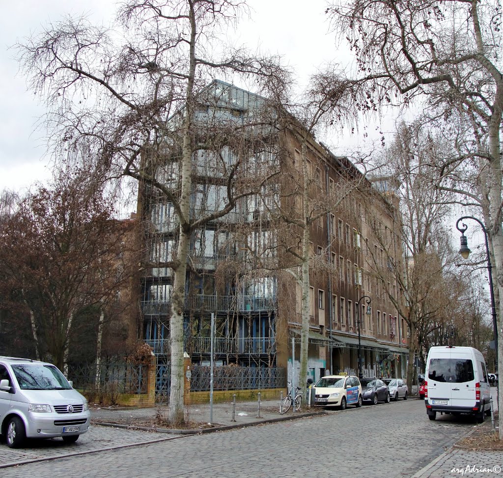 Vagando por las calles... (wandering the streets)... Berlin... diciembre 2012 by arqAdrian