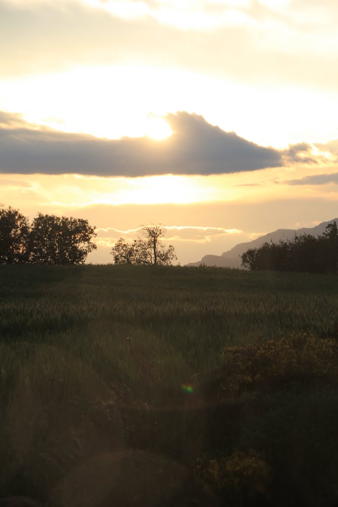 Posta de sol a la Baronía de Rialb by roc garcia-elias cos