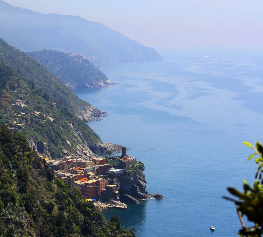 Vernazza vu du santier by CristOff