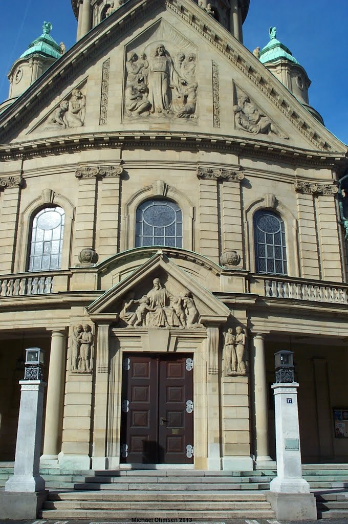 Fassadenfiguren an der Christus-Kirche in Mannheim by Michael Ohmsen